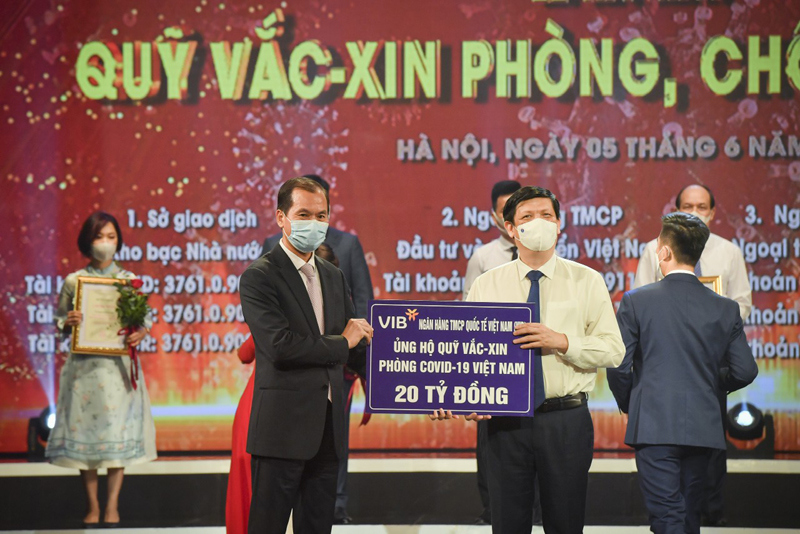 VIB cùng ngành Ngân hàng đóng góp vào Quỹ vaccine phòng Covid-19 - Ảnh 1