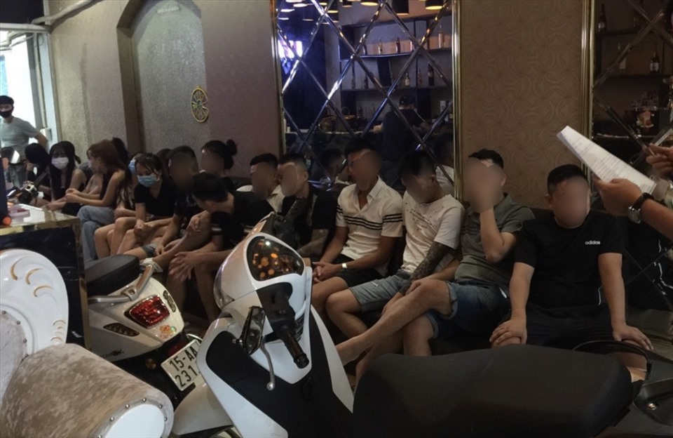 Hải Phòng: Quán karaoke hoạt động "chui", đón gần 20 khách giữa mùa dịch Covid-19 - Ảnh 1