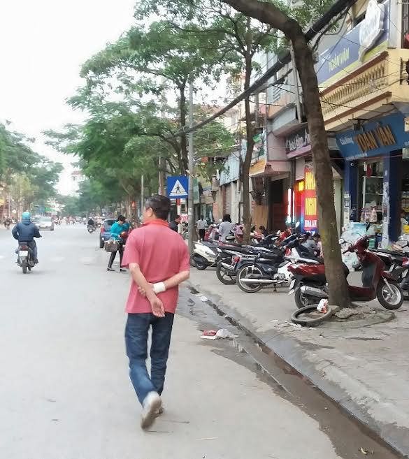 "Nóng" tình trạng vi phạm trật tự vỉa hè, lòng đường ở phường Xuân La - Ảnh 10
