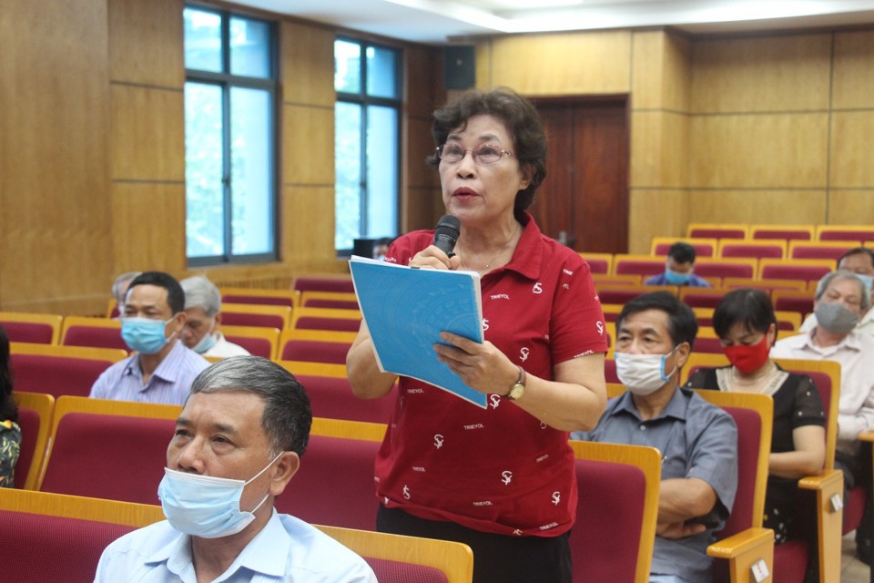 Các ứng cử viên đại biểu HĐND TP Hà Nội khoá XVI tiếp xúc cử tri quận Ba Đình - Ảnh 7