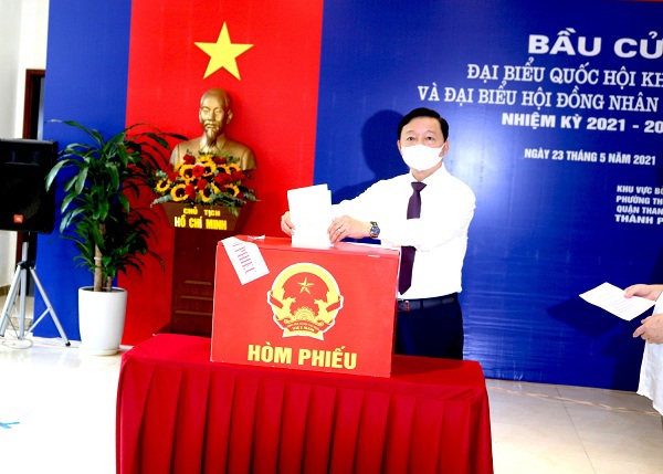 Chùm ảnh: Những cử tri đặc biệt tham gia bầu cử tại quận Thanh Xuân - Ảnh 6