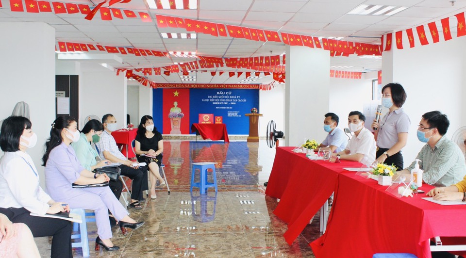Trưởng ban Tuyên giáo Thành uỷ Bùi Huyền Mai: Quận Thanh Xuân đảm bảo phòng, chống dịch Covid-19 trong ngày bầu cử - Ảnh 5