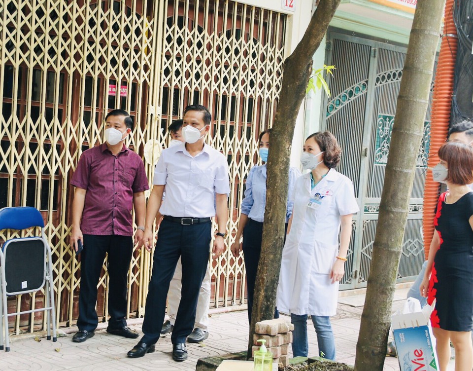 Hà Nội: Phong tỏa ngõ 140 Nguyễn Xiển, lấy 48 mẫu xét nghiệm liên quan bệnh nhân Covid-19 - Ảnh 6