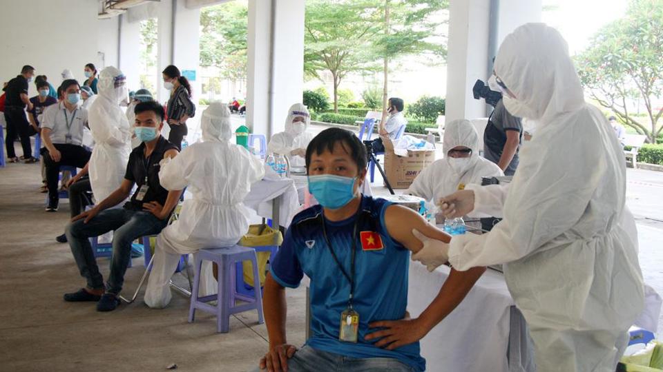 Bắc Giang: Dự kiến di chuyển toàn bộ 4.000 công nhân và người dân tại thôn Núi Hiểu để khử khuẩn làm sạch môi trường - Ảnh 2
