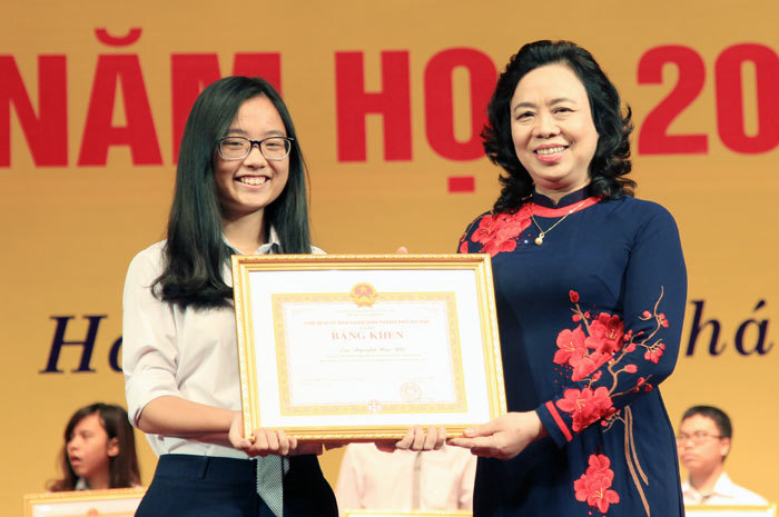 Hà Nội khen thưởng học sinh giỏi tiêu biểu năm học 2016 - 2017 - Ảnh 1