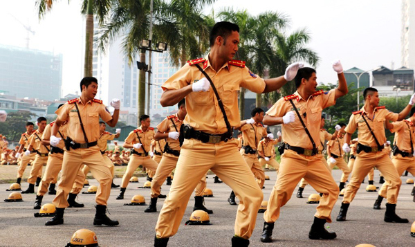 Hà Nội: Cảnh sát giao thông nâng cao nghiệp vụ võ thuật cho 700 chiến sỹ - Ảnh 2