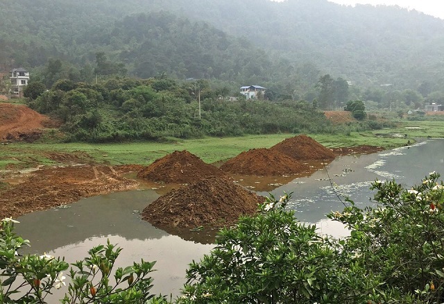 Huyện Sóc Sơn: Nhiều hồ chứa thủy lợi đang bị “bức tử” - Ảnh 1