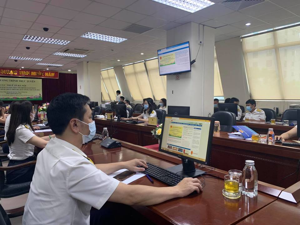 Thuế Hà Nội giải đáp thắc mắc trực tuyến cho gần 170.000 doanh nghiệp - Ảnh 1