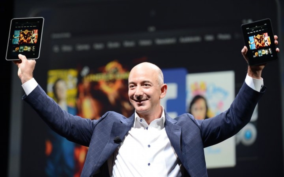 Tỷ phú giàu nhất thế giới Jeff Bezos bị soán ngôi sau 4 tiếng - Ảnh 1