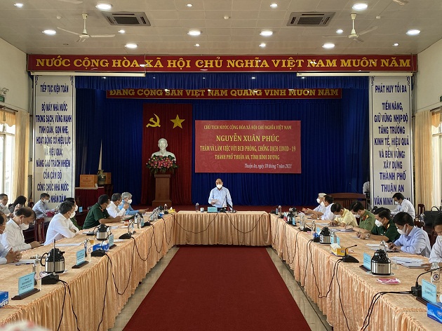 Bình Dương: Chủ tịch nước Nguyễn Xuân Phúc kiểm tra công tác phòng, chống dịch Covid-19 - Ảnh 1