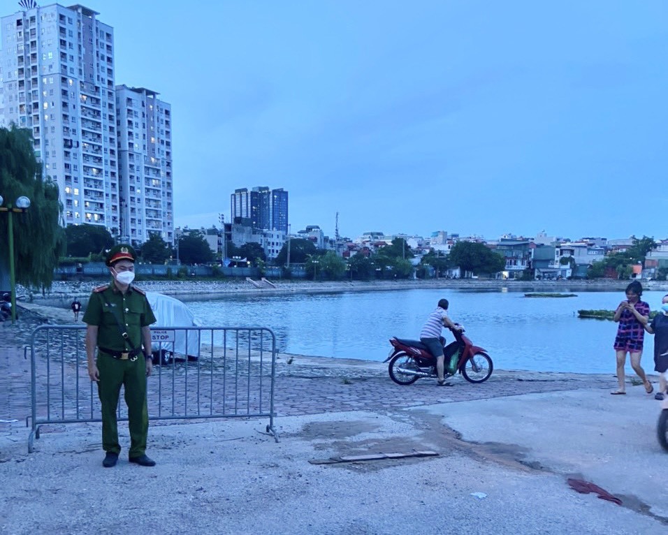 Chùm ảnh: Quận Thanh Xuân chấp hành nghiêm tạm dừng các hoạt động thể dục, thể thao ngoài trời - Ảnh 6