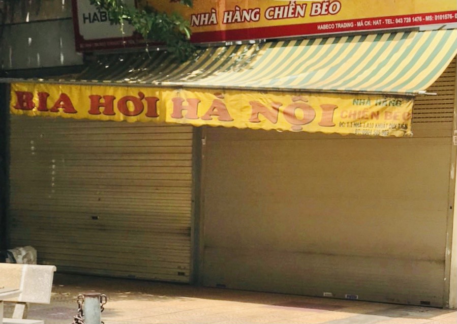 Chùm ảnh: Hàng quán bia hơi trên địa bàn quận Thanh Xuân chấp hành quy định đóng cửa để phòng dịch - Ảnh 8