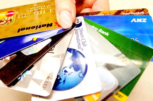 Bộ Công an cảnh báo tình trạng dùng thẻ ngân hàng giả để trục lợi - Ảnh 1