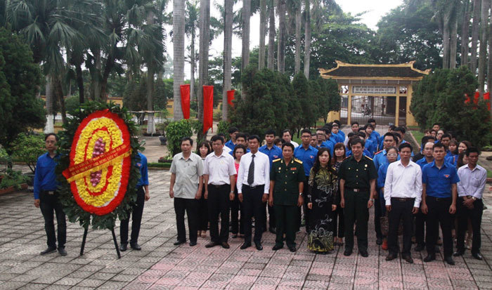 Tuổi trẻ Khối các cơ quan TP dâng hương tưởng niệm các anh hùng liệt sĩ - Ảnh 1