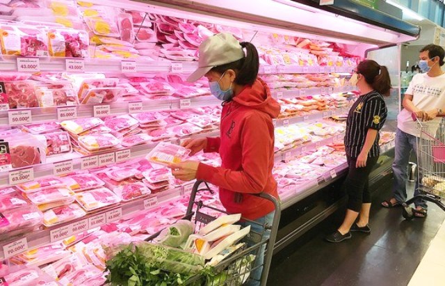 Vì sao giá thịt lợn đến tay người tiêu dùng vẫn ở mức cao? - Ảnh 1