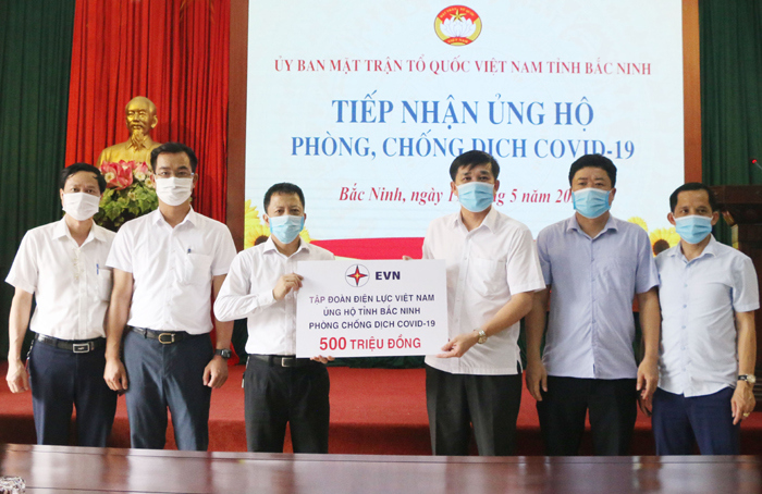 EVN ủng hộ 1,5 tỷ đồng cho Bắc Giang, Bắc Ninh, Đà Nẵng chống dịch - Ảnh 1
