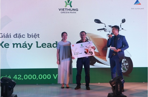 Hàng trăm khách hàng tham dự lễ mở bán và tri ân dự án Việt Hưng Green Park - Ảnh 2