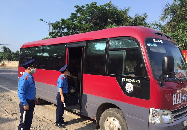 Thanh tra giao thông Hà Nội phạt trên 1.000 xe khách không đảm bảo phòng dịch Covid-19 - Ảnh 1