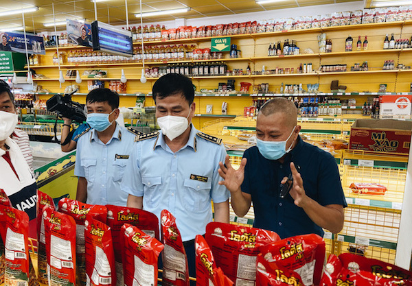 TP Hồ Chí Minh: Kiểm tra 75 cửa hàng Bách Hóa Xanh bị "tố" tăng giá trong mùa dịch Covid-19 - Ảnh 1