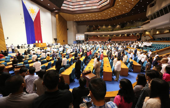Quốc hội Philippines chấp thuận gia hạn thiết quân luật đến hết năm 2017 - Ảnh 1