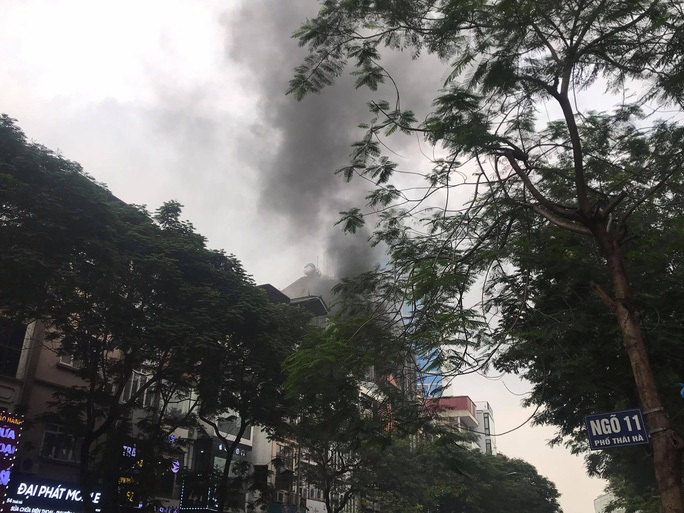 Hà Nội: Cháy lớn ở nhà hàng Nét Huế trên phố Thái Hà - Ảnh 1
