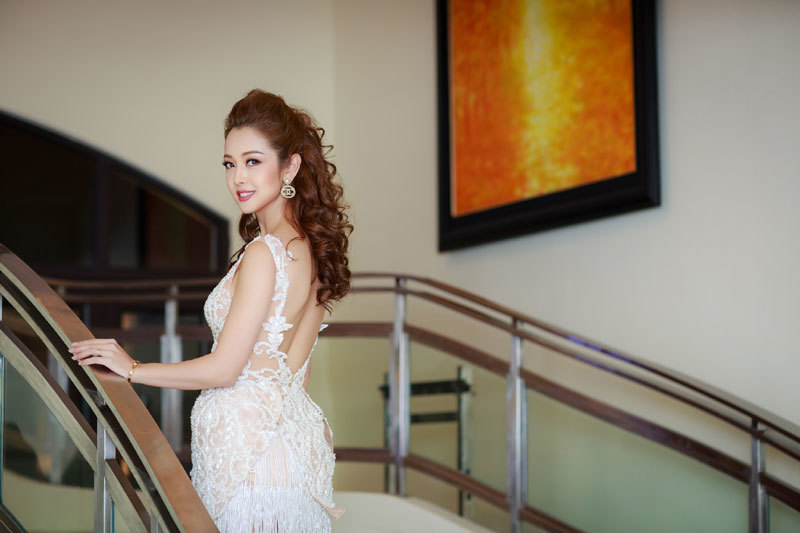 Hoa hậu Jennifer Phạm liên tục khoe phong cách gợi cảm - Ảnh 5