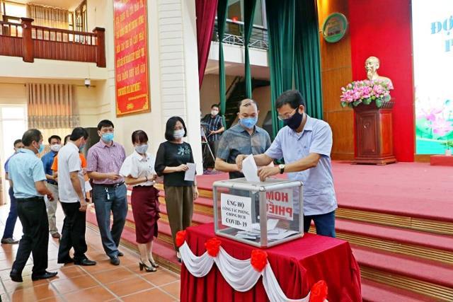 Thị xã Sơn Tây phát động phong trào ủng hộ Quỹ vaccine phòng, chống Covid-19 - Ảnh 2