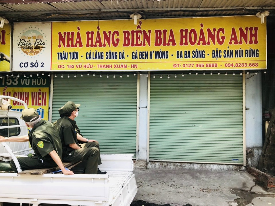 Chùm ảnh: Hàng quán bia hơi trên địa bàn quận Thanh Xuân chấp hành quy định đóng cửa để phòng dịch - Ảnh 3