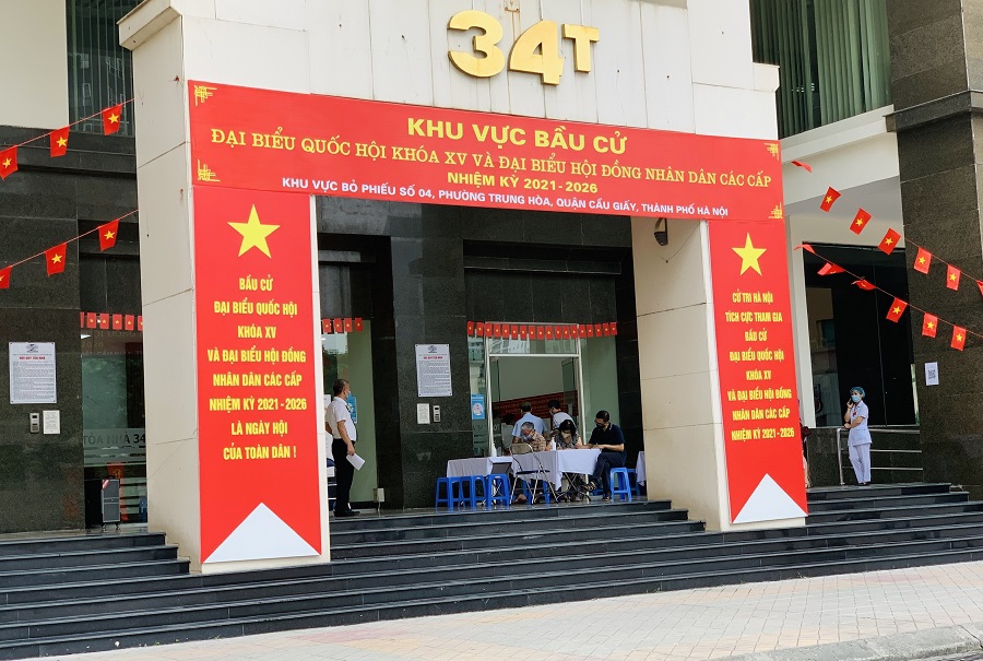 Trưởng Ban Dân vận Thành ủy Hà Nội Nguyễn Doãn Toản: "Hạnh phúc với lá phiếu cử tri" - Ảnh 1