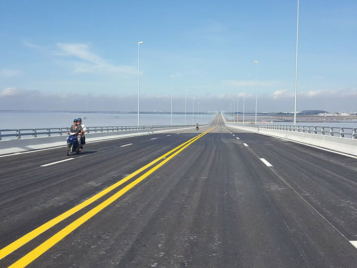 Ngắm cây cầu vượt biển dài nhất Đông Nam Á trước giờ đưa vào sử dụng - Ảnh 1