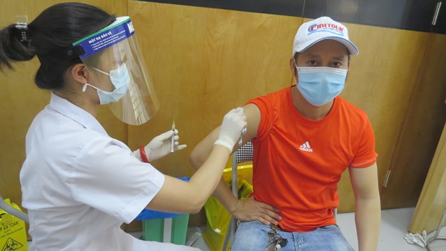 Hơn 14.000 người dân huyện Thường Tín đã được tiêm vaccine Covid-19 - Ảnh 1