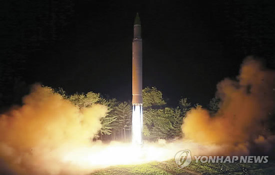 Tổng thống Moon Jae-in kêu gọi kiên nhẫn giải quyết vấn đề Triều Tiên - Ảnh 1