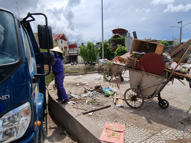 Một giờ cùng công nhân vệ sinh lòng cống - Ảnh 3