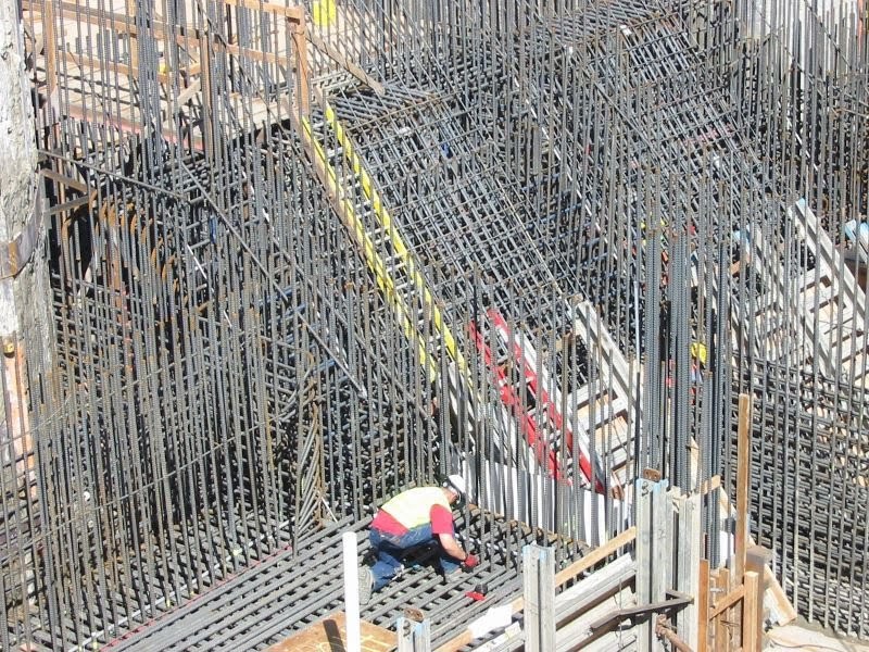 Giá thép xây dựng hôm nay 26/4: Thép nội địa ổn định giá, trên sàn giao dịch Thượng Hải tăng mạnh - Ảnh 1