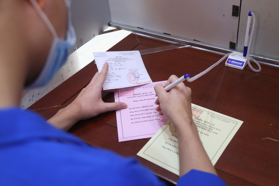 Hà Nội: Những “cử tri đặc biệt” bỏ phiếu trong Trại tạm giam số 1 - Ảnh 7