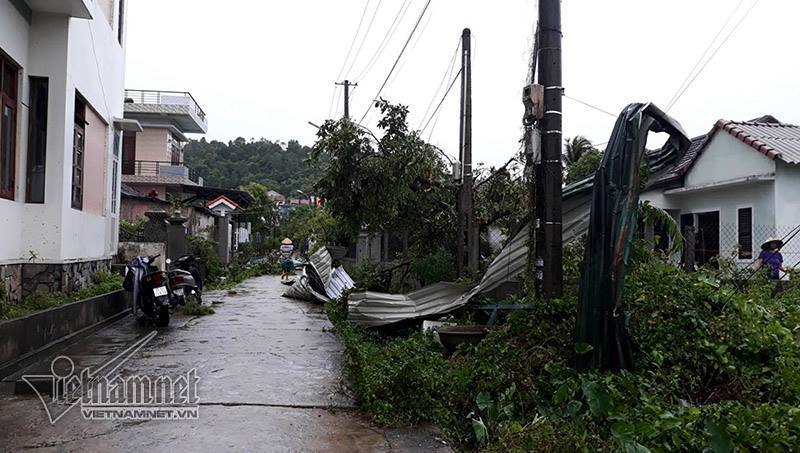 Toàn cảnh bão số 10 tàn phá miền Trung, Hà Tĩnh - Quảng Bình thiệt hại nặng nề - Ảnh 34