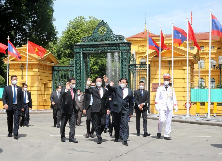 Tổng Bí thư, Chủ tịch nước Lào vào Lăng viếng Chủ tịch Hồ Chí Minh - Ảnh 7