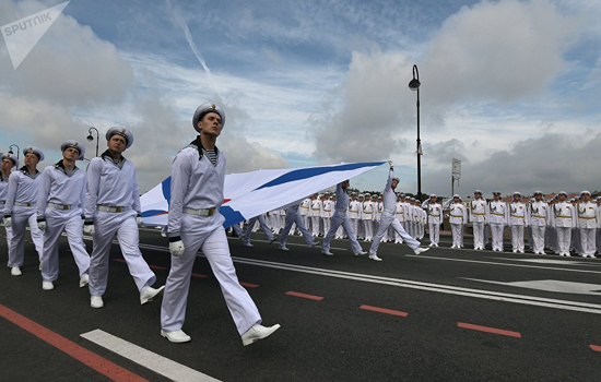 Ấn tượng với lễ diễu binh quy mô lớn chào mừng Ngày Hải quân Nga - Ảnh 4