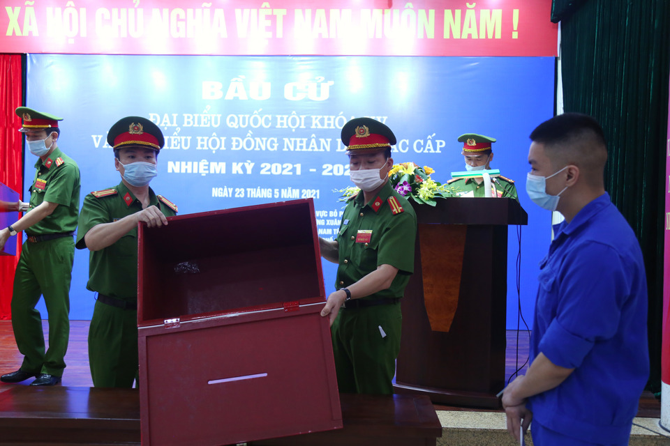 Hà Nội: Những “cử tri đặc biệt” bỏ phiếu trong Trại tạm giam số 1 - Ảnh 3