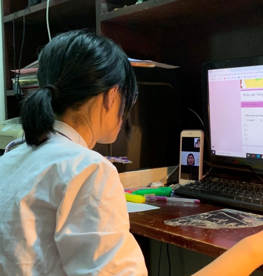 Tối nay (28/5), học sinh lớp 12 tại Hà Nội làm bài khảo sát trực tuyến - Ảnh 1