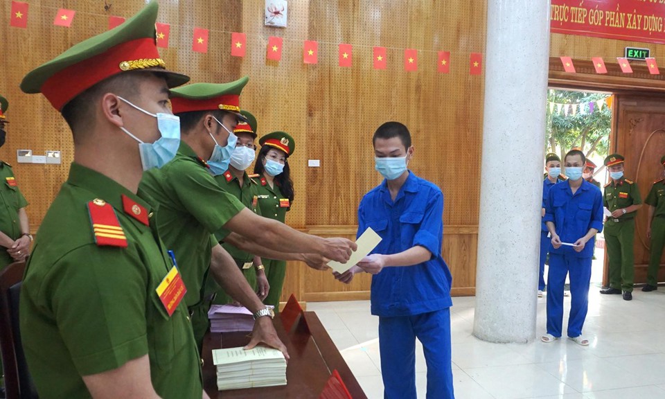 Hà Nội: Những “cử tri đặc biệt” bỏ phiếu trong Trại tạm giam số 1 - Ảnh 5