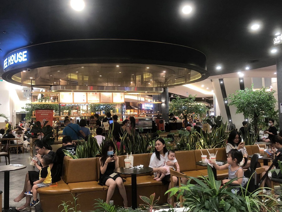 [Ảnh] Hà Nội: "Biển người" ăn, uống nhộn nhịp như chưa hề có dịch tại Aeon Mall Hà Đông - Ảnh 14