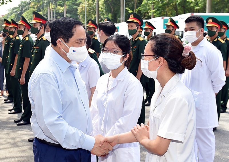 Thủ tướng Phạm Minh Chính gửi thư động viên cán bộ y tế, quân đội, công an, nhà báo, tình nguyện viên... - Ảnh 1