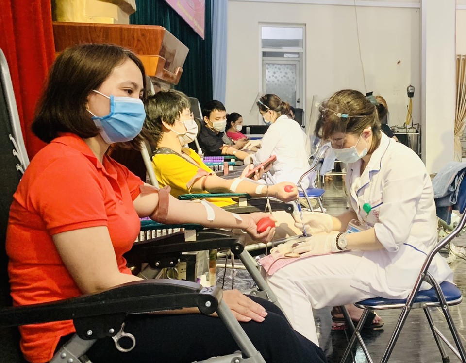 Chùm ảnh: Phụ nữ quận Thanh Xuân hiến máu an toàn giữa mùa dịch - Ảnh 5