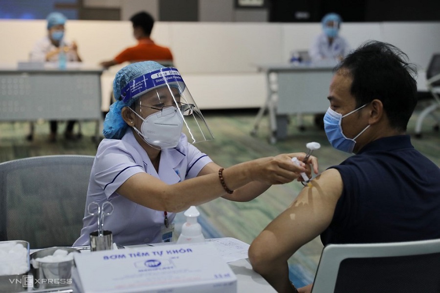 Việt Nam phấn đấu năm 2021 sản xuất thành công vaccine Covid-19, hướng tới xuất khẩu - Ảnh 1