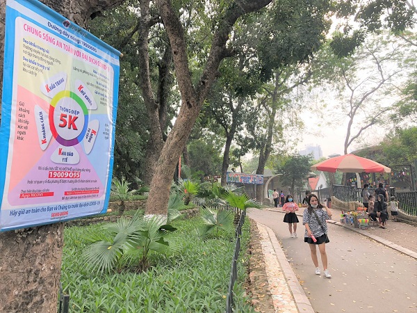 Hà Nội: Người dân chủ quan không đeo khẩu trang tại công viên - Ảnh 10