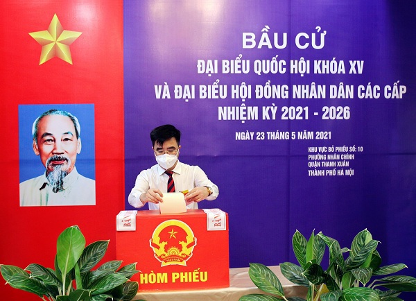 Chùm ảnh: Những cử tri đặc biệt tham gia bầu cử tại quận Thanh Xuân - Ảnh 9