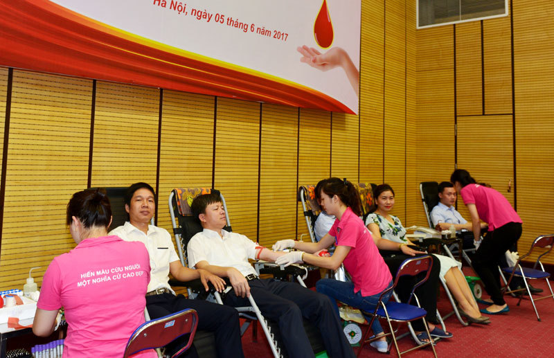 Cán bộ Văn phòng HĐND-UBND TP Hà Nội hiến máu nhân đạo - Ảnh 2