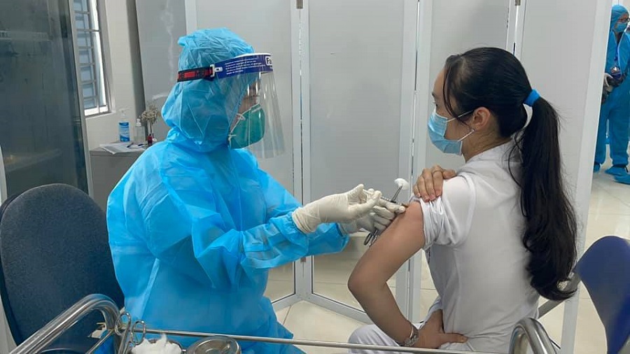 53 nhân viên BV Bệnh Nhiệt đới TP Hồ Chí Minh đã tiêm vaccine vẫn mắc Covid-19, vì sao? - Ảnh 1