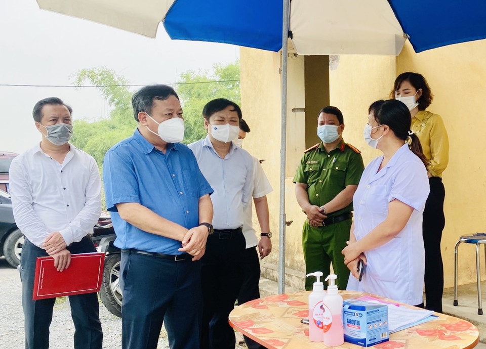 Phó Bí thư Thành ủy Hà Nội Nguyễn Văn Phong: Huyện Phú Xuyên triển khai ngay phương án mở rộng khu cách ly - Ảnh 1